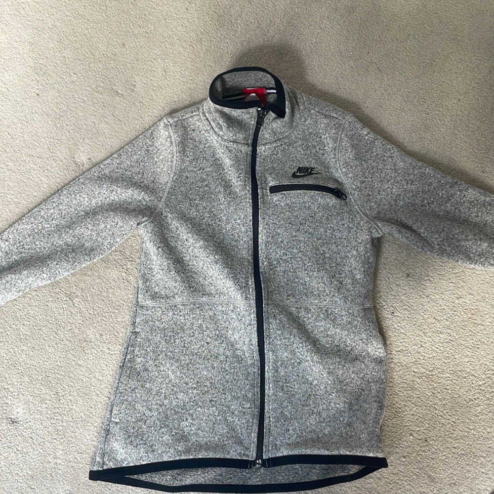 Nike zip up sweatshirt. Worn a few times, in great condition
